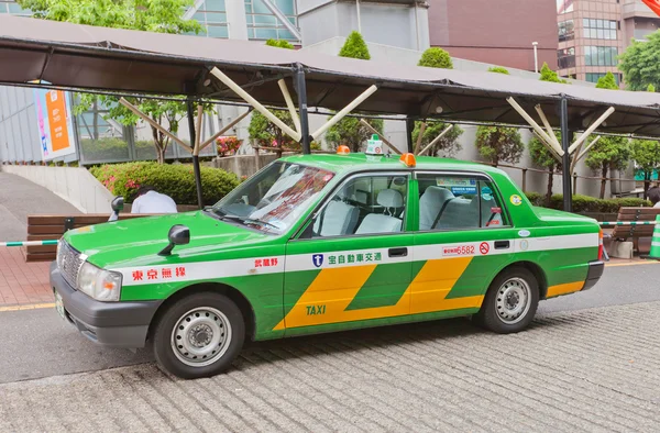 Taxi vert attendant passager à Tokyo, Japon — Photo