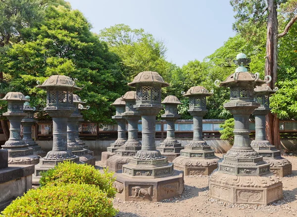 Lámpák az Ueno Toshogu szentély, Tokyo, Japán — Stock Fotó