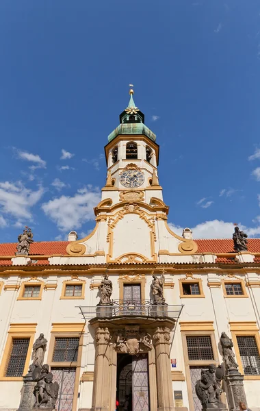 Fațada Bisericii Nașterii Domnului (Loreta) din Praga — Fotografie, imagine de stoc