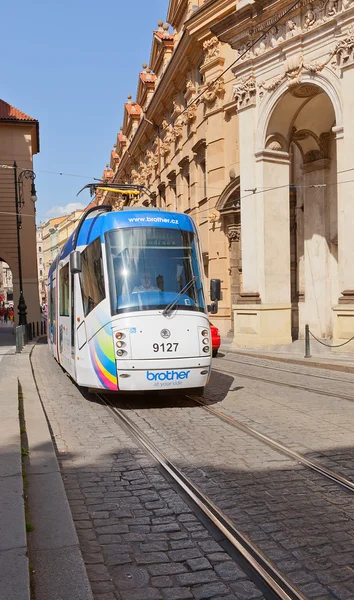 Tramvaj v historickém centru Prahy — Stock fotografie