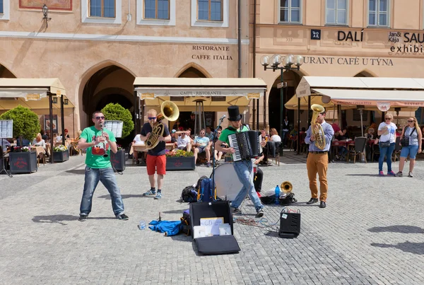 Street band Circus Problem in Prague — Stock Photo, Image