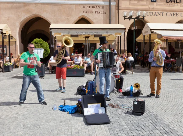 街头乐队在布拉格的马戏团问题 — 图库照片