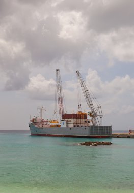 Tropic sis gemi içinde George Town bağlantı noktası, Grand Cayman