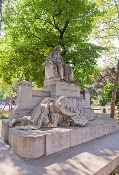 Statue des Johannes Brahms (1908) in Wien, Österreich — Stockfoto