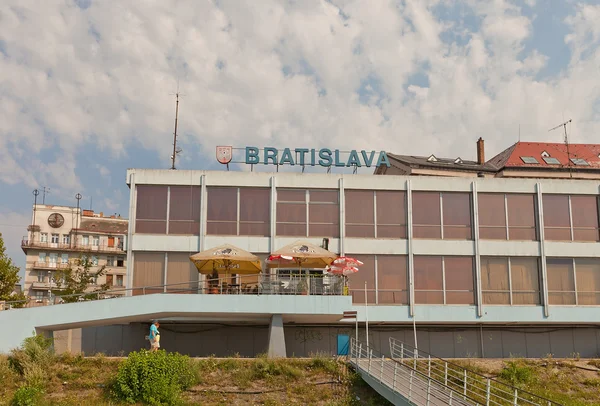 Terminal de pasajeros del puerto del río Bratislava — Foto de Stock