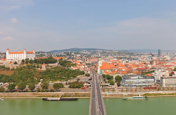 Snp köprü gözlem masasından Bratislava şehrinin görünümü — Stok fotoğraf