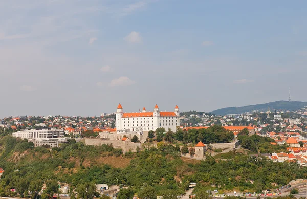 Bratislava, Slovakya 'daki Bratislava kalesinin manzarası — Stok fotoğraf