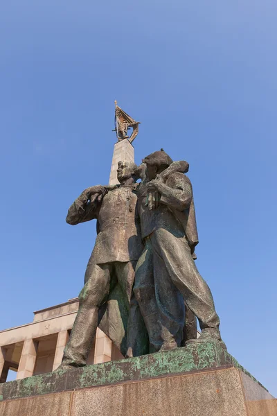 Scultura del memoriale di guerra di Slavin (1960 circa) a Bratislava — Foto Stock