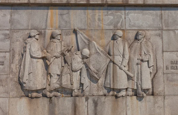 浅浮雕的斯莱文战争纪念馆在布拉索夫 — 图库照片