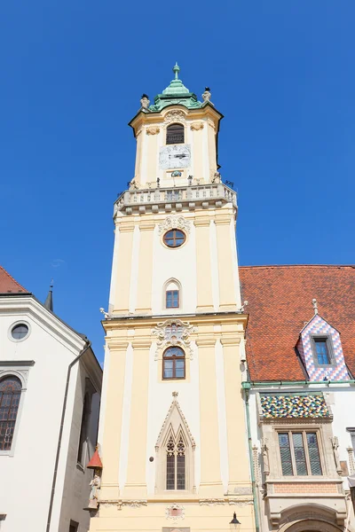 Klockstapeln (1370) i gamla rådhuset i Bratislava, Slovakien — Stockfoto