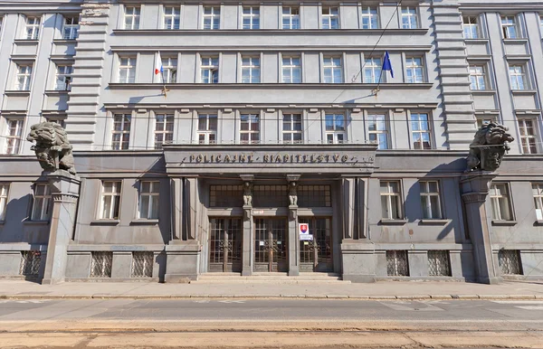 Polizeigebäude (zwei Löwen) in Bratislava — Stockfoto