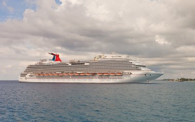 Carnival Dream gemisi Grand Cayman yakınındaki