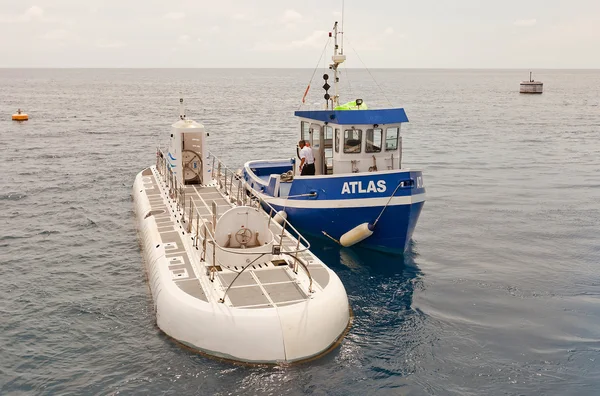 Atlantis ponorka a Atlas remorkér v Grand Cayman — Stock fotografie