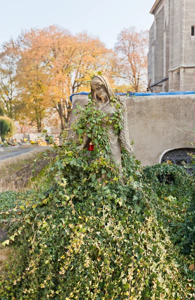 Statue de Vierge Marie près de l'Ossuaire de Sedlec — Photo