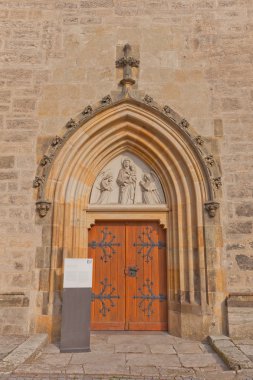 Kilise Na Nameti Kutna Hora portalı