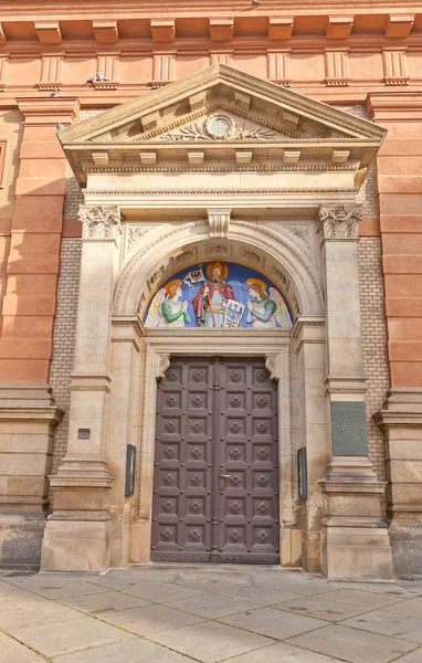 Ingången till katedralen i St Wenceslaus i Prag — Stockfoto