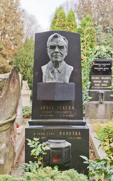 Pisarz Josef Sekera grób na cmentarzu Vysehrad, Praga — Zdjęcie stockowe