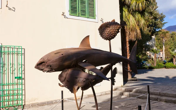 Sculpture de poissons dans la ville de Tivat, Monténégro — Photo