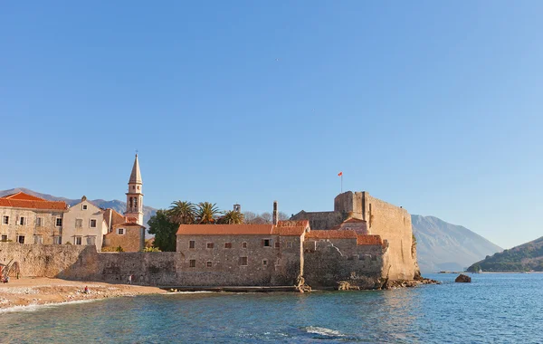 Vista del casco antiguo y ciudadela en Budva, Montenegro — Foto de Stock