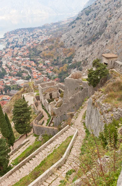 Murallas del castillo de San Juan (XV c.) en Kotor, Montenegro —  Fotos de Stock