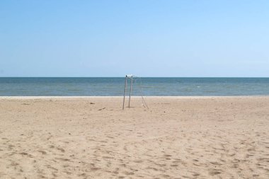 Kumsalda güneşli bir günde.