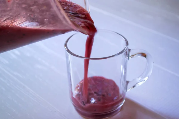 Pouring Fruit Smoothie Glass Cup — Stock Photo, Image