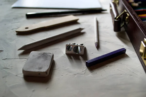 A set of artist\'s tools, for drawing.