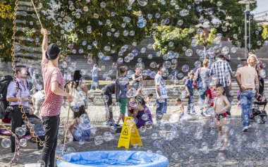 Sabun köpüğü ile eğlenceli