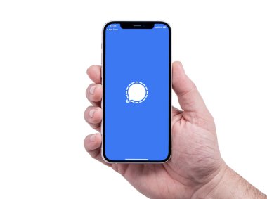 Antalya, TURKEY - 08 Ocak 2021 iPhone 12 cep telefonu ekranında gizli mesaj uygulaması logosu görülüyor.