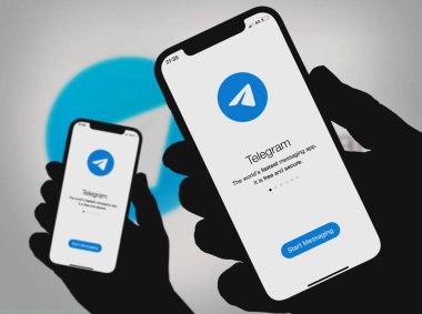 Antalya, Turkey - 08 Ocak 2021. Telegram ileti uygulaması logosunu gösteren akıllı telefon ekranı.