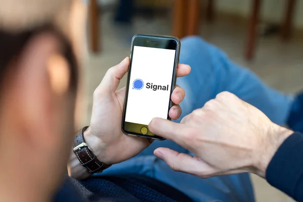 Antalya Turkey January 2021 Smart Phone Showing Signal Private Messenger — Stock Photo, Image