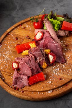 Farklı aperatifler. Antipasti, Grissini, ceviz, aperatif.
