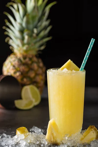 Ananas Hindistan Cevizi Limonlu Kokteyl — Stok fotoğraf