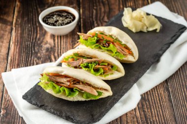 Gua bao, et ve sebzeli buğulanmış çörekler. Asya mutfağı
