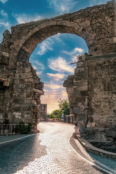 Ruínas Cidade Antiga Side Antalya Portões Antigos Para Teatro Antigo — Fotografia de Stock