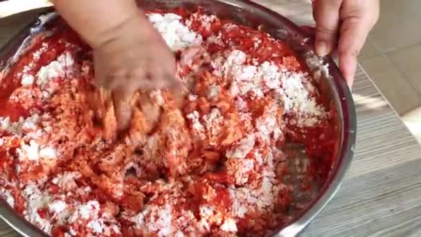 Жінка Замішує Тісто Приготування Турецького Традиційного Супу Тарханою — стокове відео