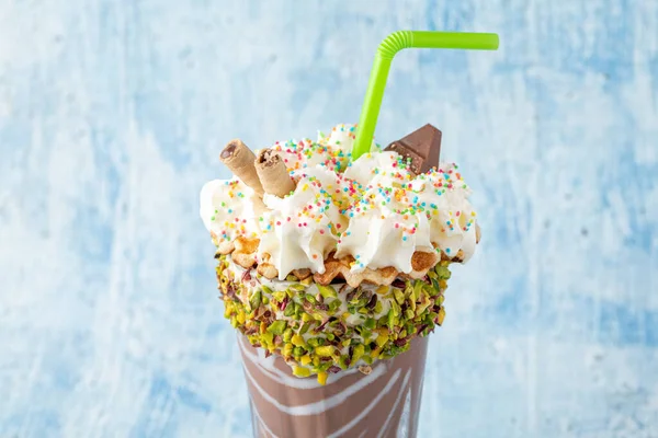 Crème Chocolade Milkshake Blauwe Achtergrond — Stockfoto