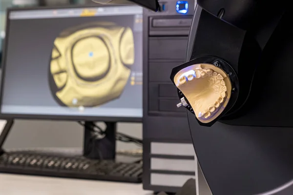 CAD CAM ekipmanları modern olağandışı laboratuvar diş tarayıcısı. Seçici odak.