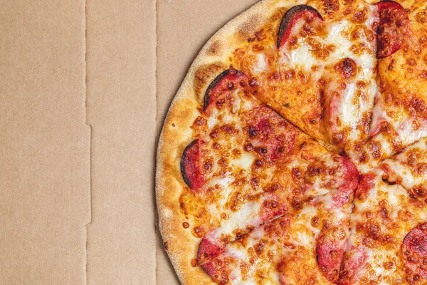 Вид Сверху Горячей Пиццы Переработанной Коробке Пиццы — стоковое фото
