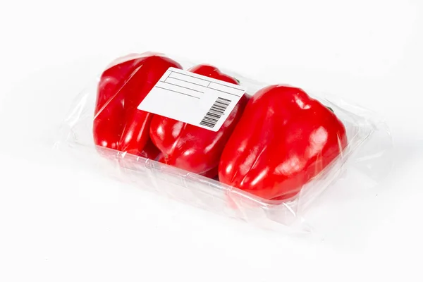 Pimiento Rojo Embalado Etiquetado Sobre Fondo Blanco — Foto de Stock