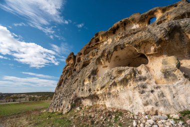 Avdalaz Şatosu, Afyonkarahisar 'ın İhsaniye ilçesine bağlı Ayazini köyündeki Phrygian (Frig) Vadisi' nde yer alır.