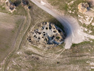 Avdalaz Şatosu, Afyonkarahisar 'ın İhsaniye ilçesine bağlı Ayazini köyündeki Phrygian (Frig) Vadisi' nde yer alır.