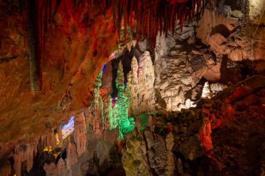 Bursa ilinin Inegol ilçesine bağlı Oylat Mağarası 'nın içi, Türkiye