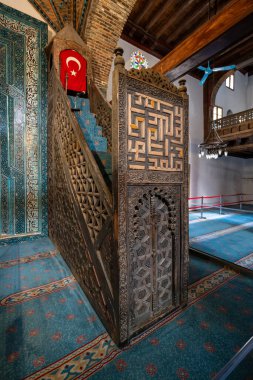 Beysehir, Konya, Türkiye - 18 Ağustos 2025: Konya Beysehir 'deki Esrefoğlu Camii' nin içi ahşap sütunları ve halılarıyla