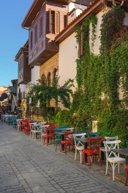 Antalya Kaleici ilçesinin dar sokaklarında eski Osmanlı evleri