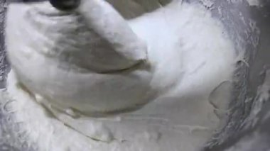 Profesyonel fırın hazırlama sırasında çalışan Hamur karıştırma makinesi