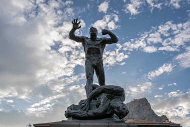 Afyonkarahisar, Türkiye - 10 Kasım 2025: Heinrich Krippel 'in Afyonkarahisar' da ünlü Utku (Zafer veya Zafer) Anıtı