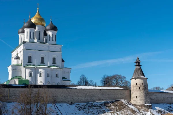 Rusya, Pskov Kremlin, kış manzarası