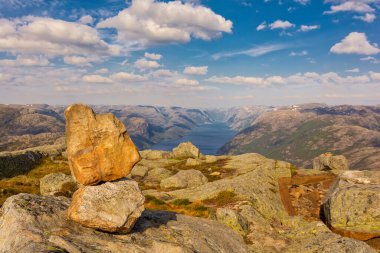 Norveç Lysefjord 'u, çok güzel bir manzara.