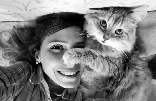 女性と猫 — ストック写真